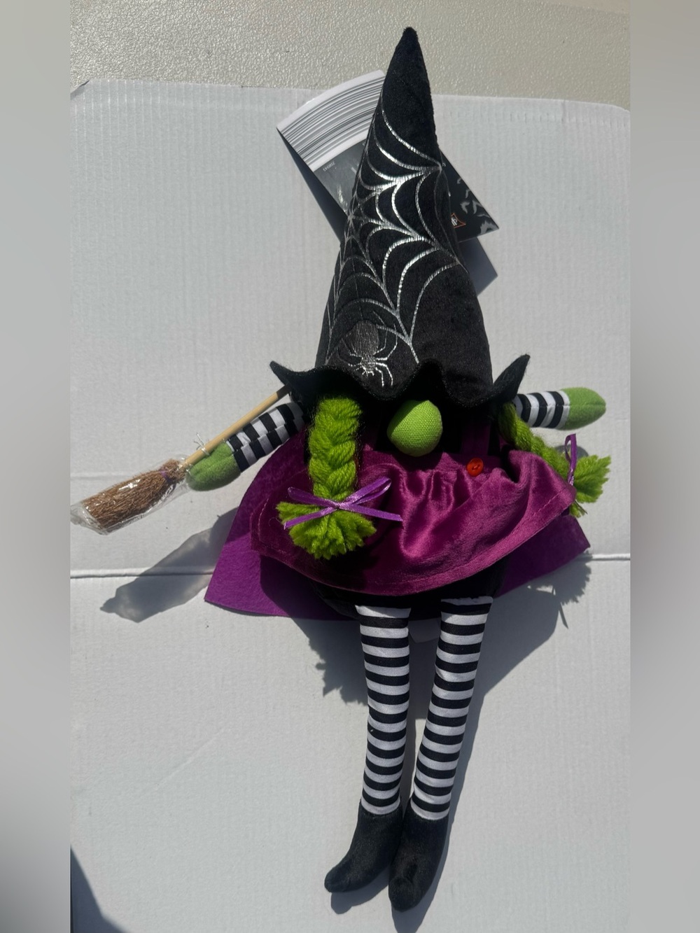 Mini Gnome Witch - Picture 3 of 4
